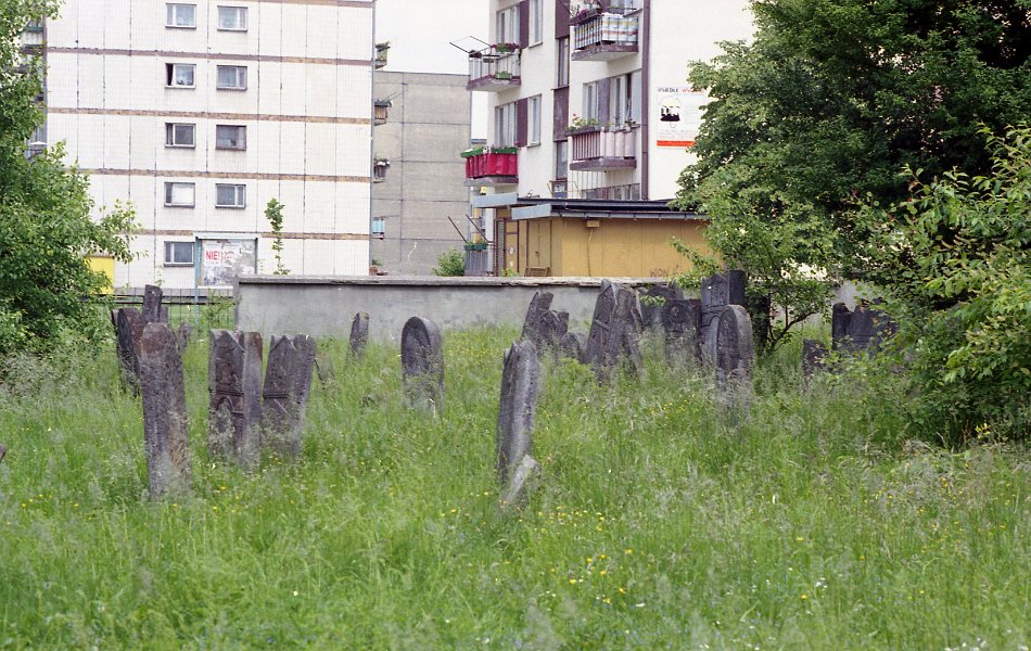35-  Szydlowiec 97 Le cimetière Kirkut