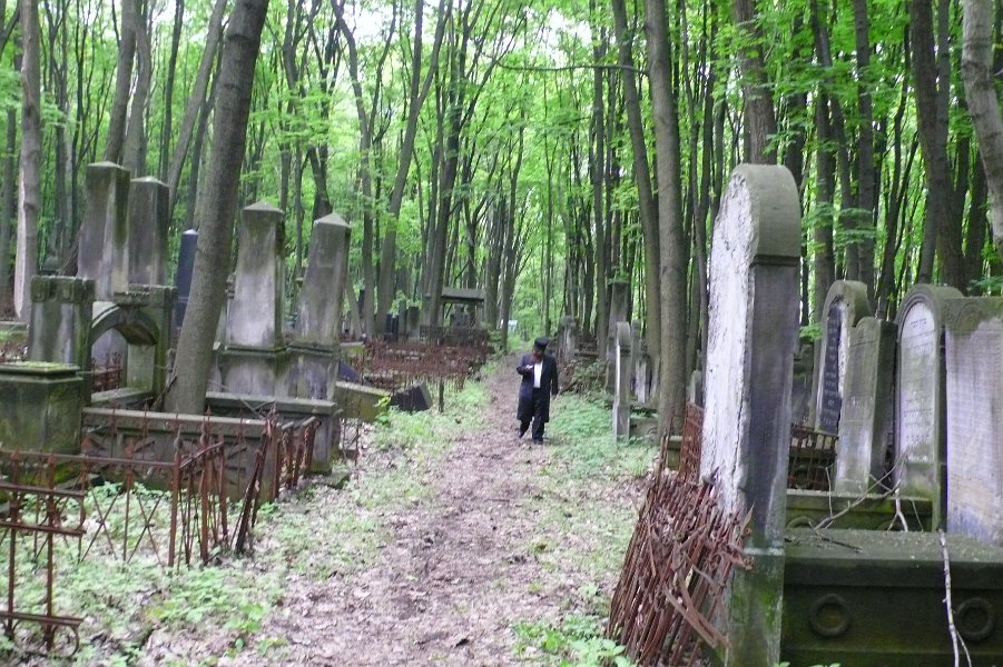 1- 2 Varsovie le cimetière