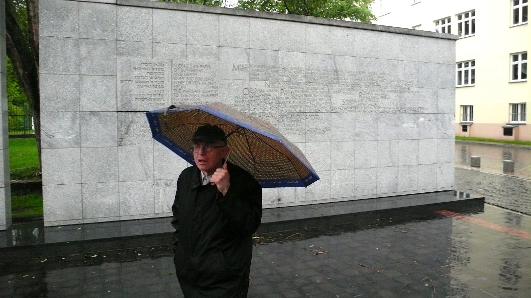 10- Varsovie monument de l'Umschlagplatz