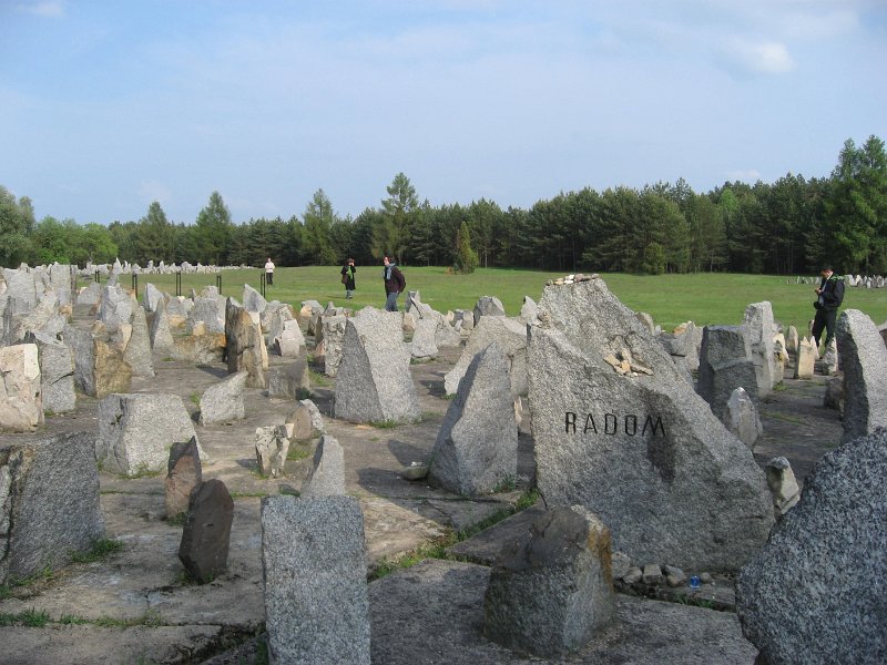 3- 2 Treblinka les pierres symboles des villes