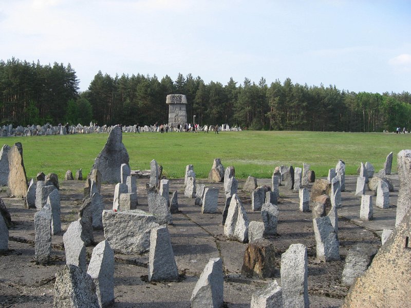 3- 3 Treblinka les pierres symboles des villes