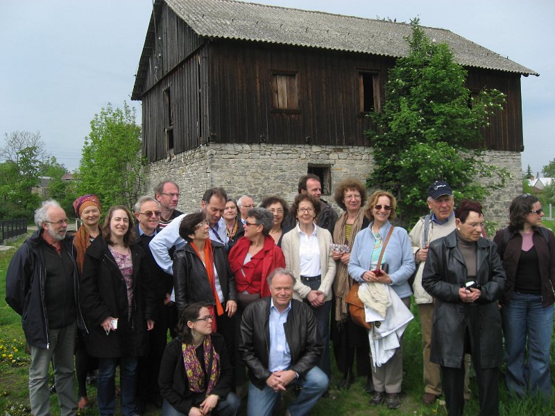5- 6 Szrkynno Le groupe devant le moulin de l'arrière grand-mère de Victor C.