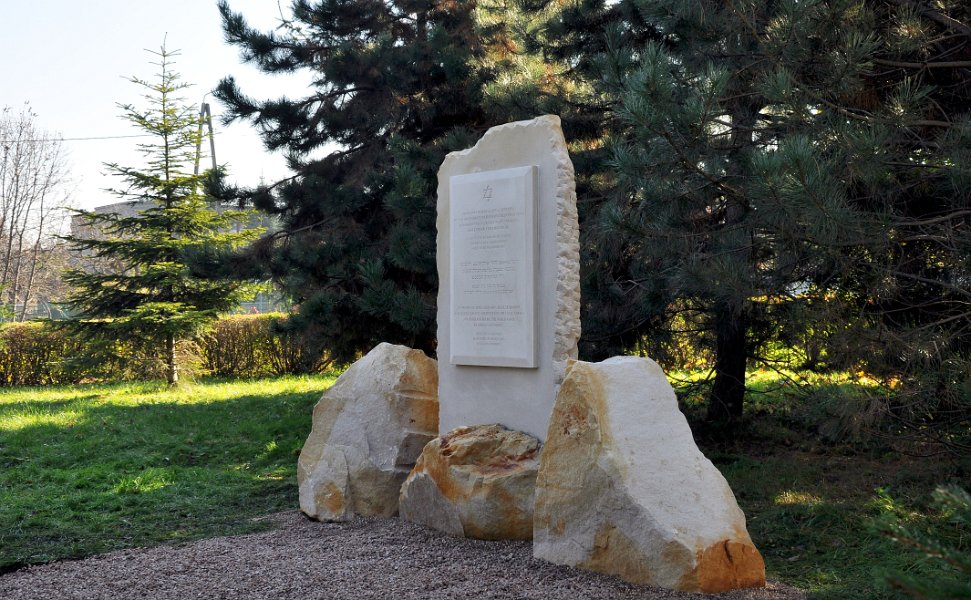 10- Le monument à la mémoire des juifs de Szydlowiec