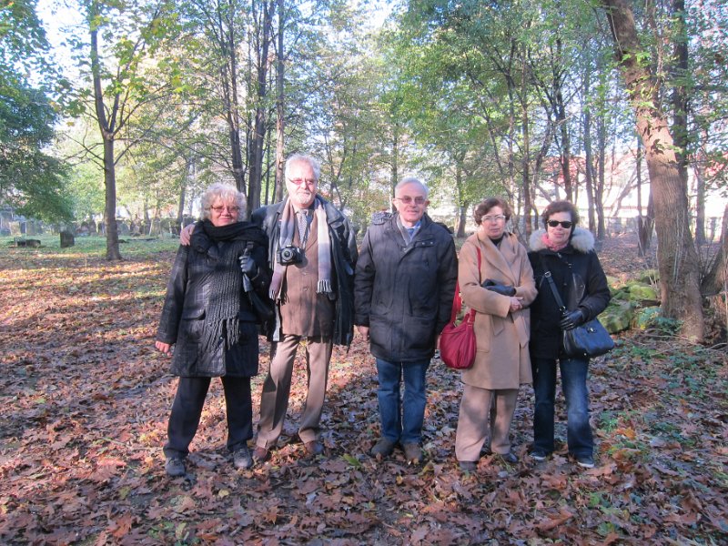 8-2 dans le cimetière