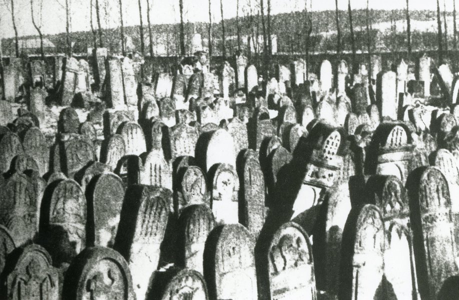 1950 vers Cimetière Szydlo après guerre dansunlivre063