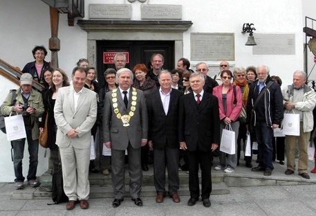 devant la Mairie  2010   00000159